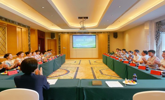 18.酒店公司召开实习生碰头会暨沟通座谈会_副本.jpg