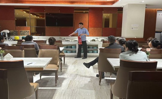 2.长白山J9.COM酒店组织发展消防安全培训_副本.jpg